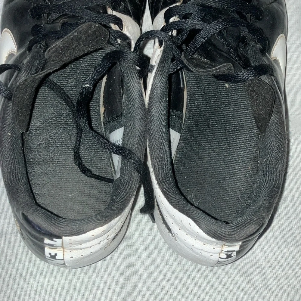 Nike boys/ girls Tiempo soccer shoes / Cleats - some STAINS but good condition - Picture 9 of 16